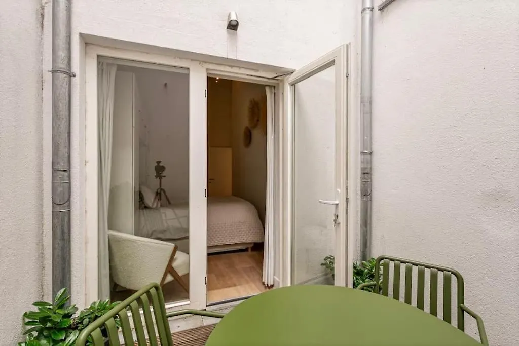 1-Br Centre Antwerp Haven With Patio Apartment