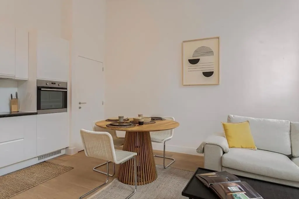 1-Br Centre Antwerp Haven With Patio Apartment