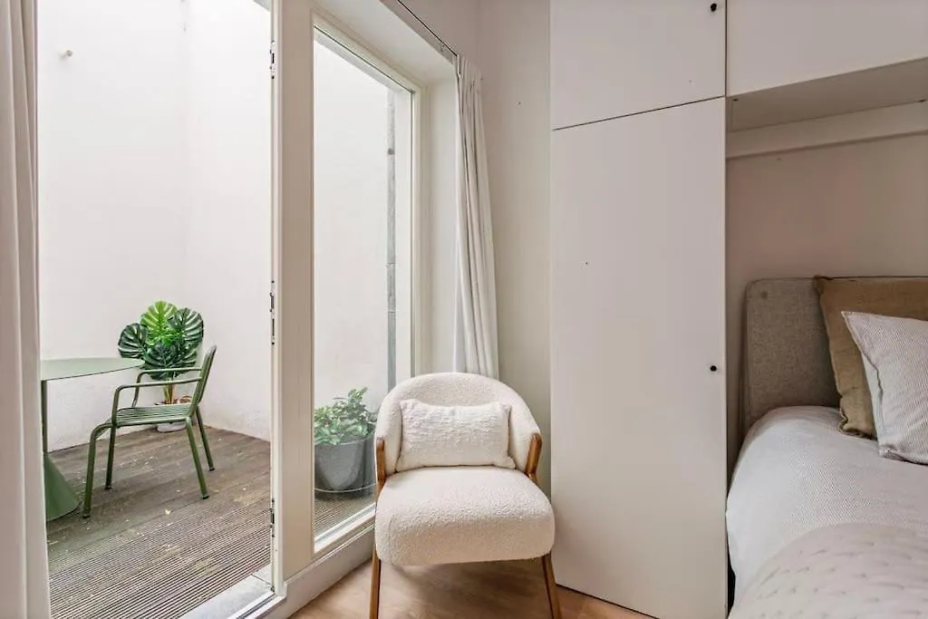 1-Br Centre Antwerp Haven With Patio Apartment