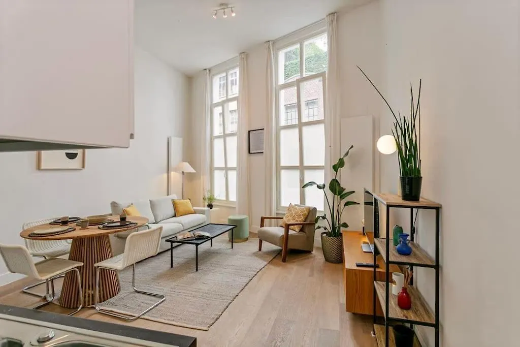 1-Br Centre Antwerp Haven With Patio Apartment 0*,