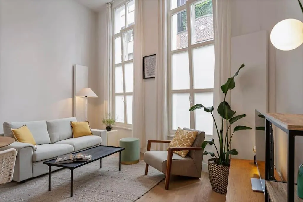 1-Br Centre Antwerp Haven With Patio Apartment