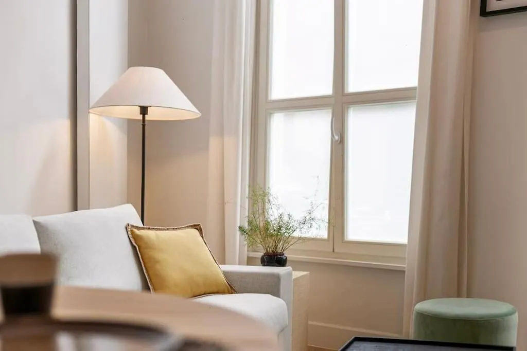 1-Br Centre Antwerp Haven With Patio Apartment