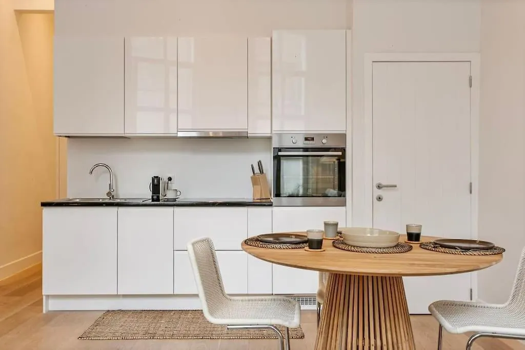 1-Br Centre Antwerp Haven With Patio Apartment